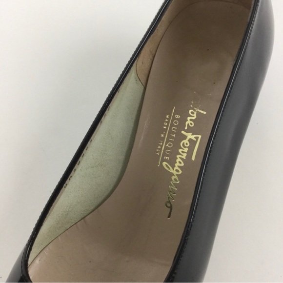 SALVATORE FERRAGAMO Patent Leather VARA III Bows - Picture 2 of 5